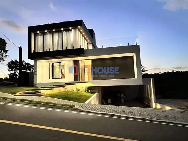 Casa 4 quartos e 5 banheiros, à venda, no bairro Nossa Senhora da Vitória em Ilhéus