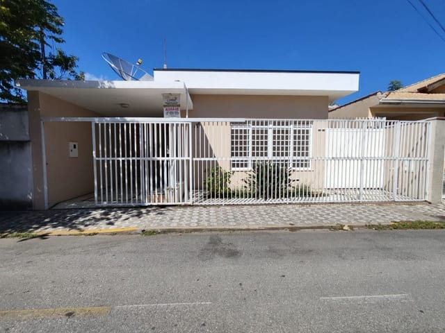 Foto do Casa - Casa com 3 dormitórios para alugar, 212 m² por R$ 2.200/mês - São Vicente - Itajubá/MG | MOHALLEM e LOPES CORRETAGEM E ADMINISTRACAO DE IMOVEIS LTDA
