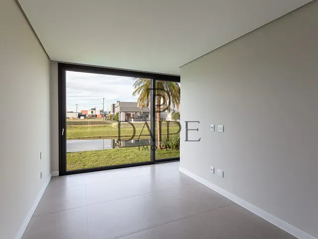 Casa com 300m² 3 quartos e 4 banheiros, à venda, no bairro Centro em Torres