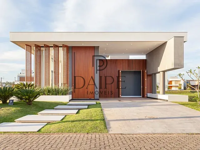Casa com 300m² 3 quartos e 4 banheiros, à venda, no bairro Centro em Torres