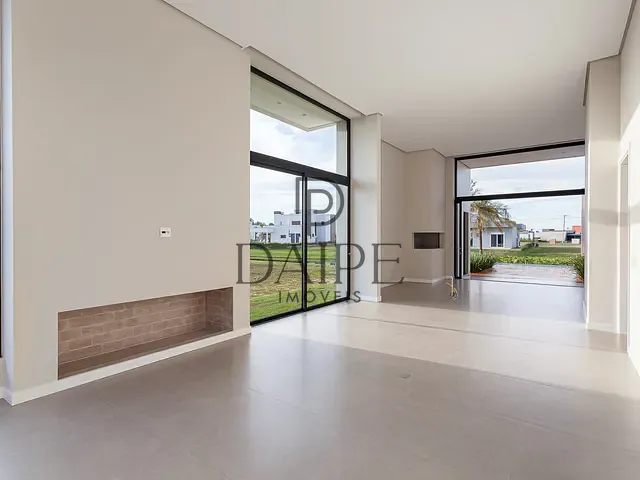Casa com 300m² 3 quartos e 4 banheiros, à venda, no bairro Centro em Torres