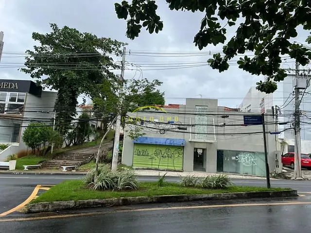 Casa com 390m², para alugar, no bairro Caminho das Árvores em Salvador