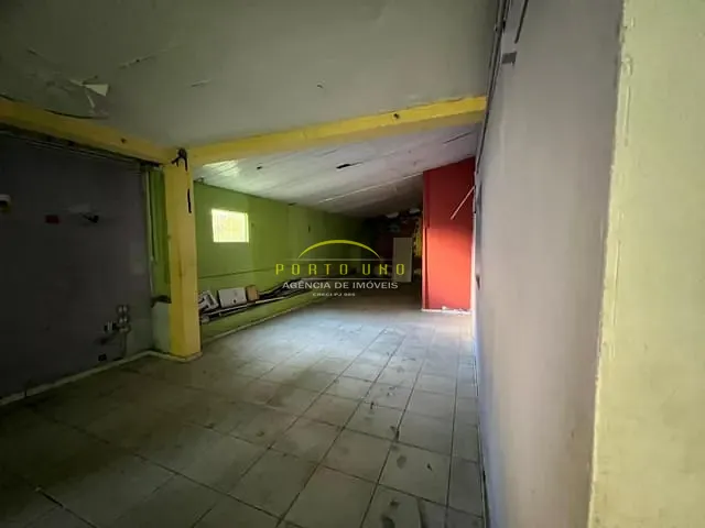 Casa com 390m², para alugar, no bairro Caminho das Árvores em Salvador