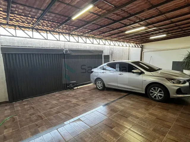 Casa 3 quartos e 3 banheiros, à venda, no bairro Santo Antônio em Patrocínio