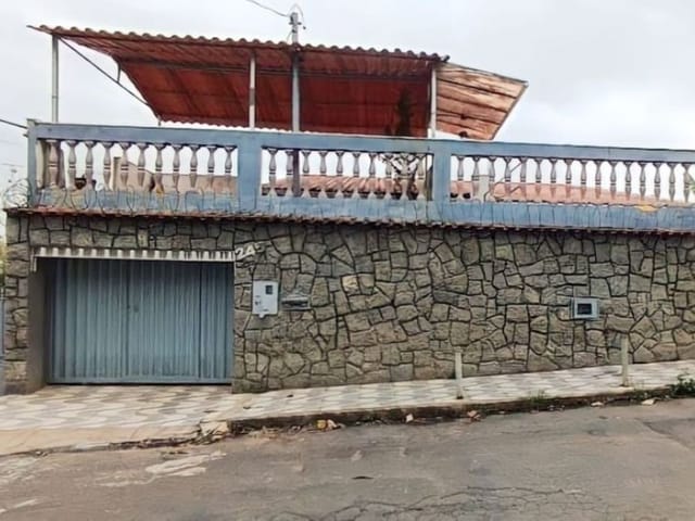 Casa com 318m² 3 quartos e 4 banheiros, à venda, no bairro Bom Pastor em Juiz de Fora