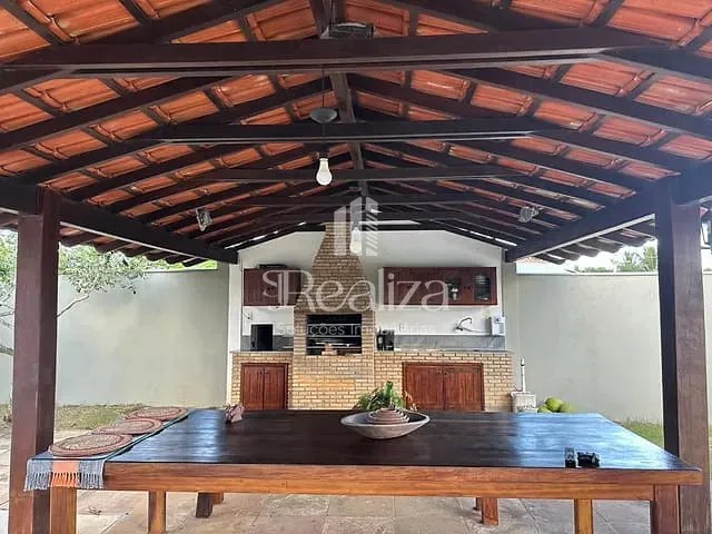 Casa com 1360m² 4 quartos e 4 banheiros, à venda, no bairro Olivença em Ilhéus