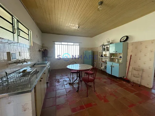 Casa com 265m² 2 quartos e 2 banheiros, à venda ou para alugar, no bairro Centro em Tomazina