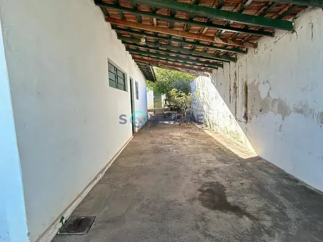 Casa com 265m² 2 quartos e 2 banheiros, à venda ou para alugar, no bairro Centro em Tomazina