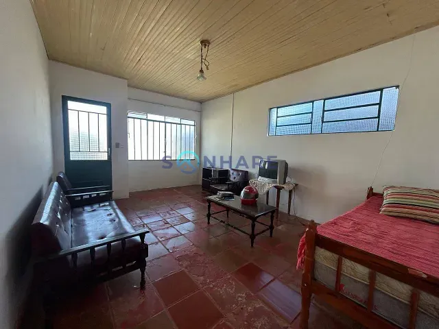 Casa com 265m² 2 quartos e 2 banheiros, à venda ou para alugar, no bairro Centro em Tomazina