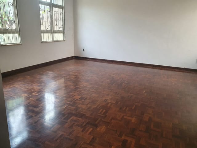 Casa com 330m² 4 quartos e 3 banheiros, à venda, no bairro Lago Parque em Londrina
