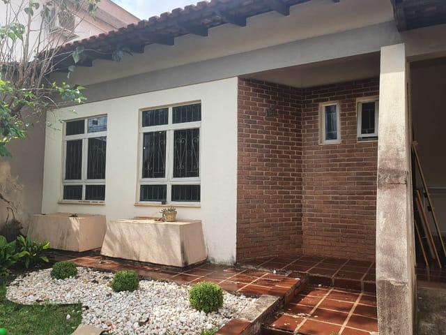 Casa com 330m² 4 quartos e 3 banheiros, à venda, no bairro Lago Parque em Londrina