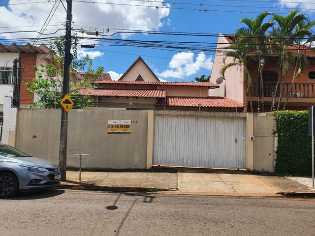 Casa com 330m² 4 quartos e 3 banheiros, à venda, no bairro Lago Parque em Londrina