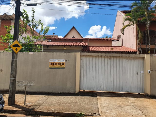 Casa com 330m² 4 quartos e 3 banheiros, à venda, no bairro Lago Parque em Londrina