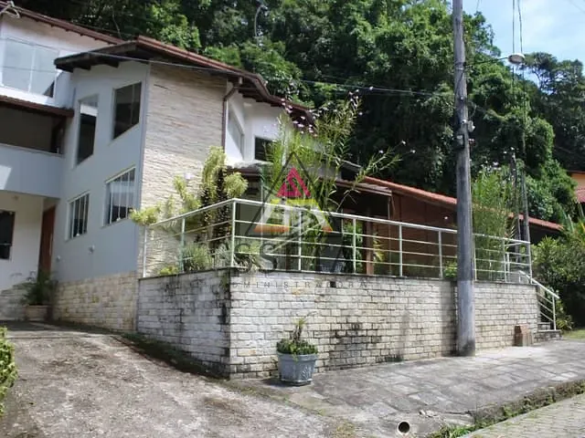 Casa com 600m² 4 quartos e 4 banheiros, à venda, no bairro Limoeiro em Guapimirim