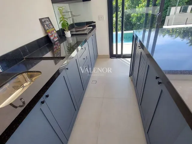 Casa com 300m² 3 quartos e 4 banheiros, à venda, no bairro Jardim Celeste em Jundiaí