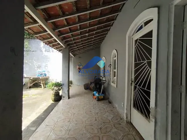 Casa com 300m² 2 quartos e 1 banheiro, à venda, no bairro Sumaré em Caraguatatuba