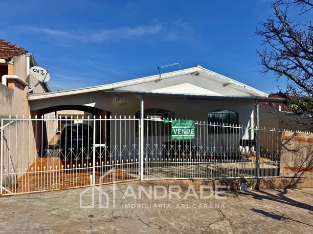 Casa com 483m² 4 quartos e 3 banheiros, à venda, no bairro Vila Santa Terezinha em Apucarana