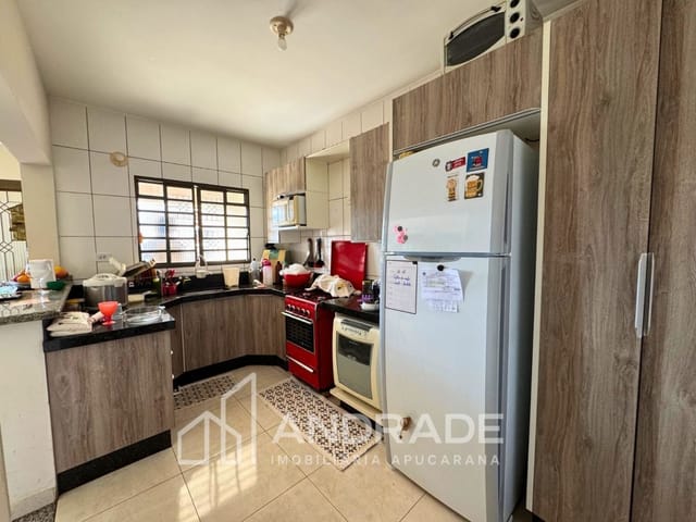 Casa com 483m² 4 quartos e 3 banheiros, à venda, no bairro Vila Santa Terezinha em Apucarana