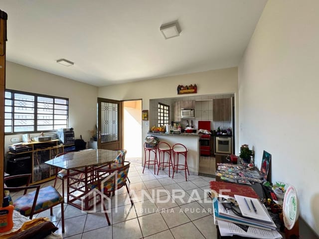 Casa com 483m² 4 quartos e 3 banheiros, à venda, no bairro Vila Santa Terezinha em Apucarana