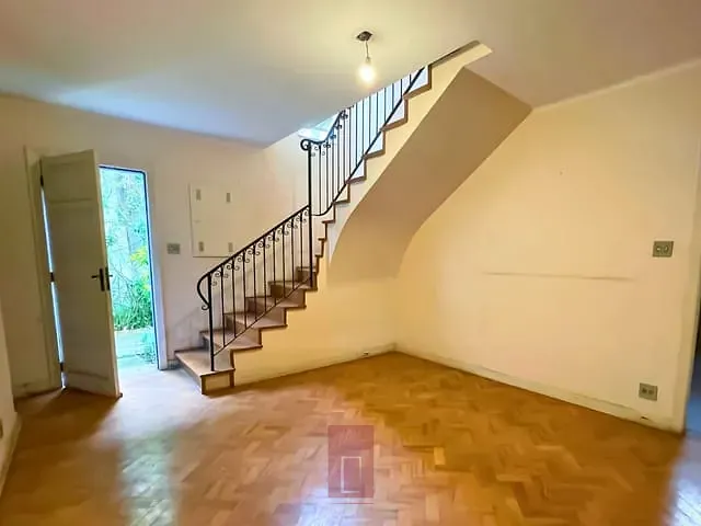 Casa com 892m² 4 quartos e 2 banheiros, à venda, no bairro Vila Nova Conceição em São Paulo