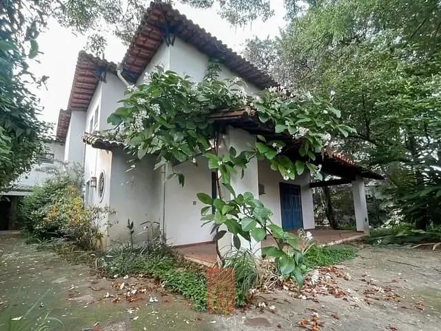 Casa com 892m² 4 quartos e 2 banheiros, à venda, no bairro Vila Nova Conceição em São Paulo