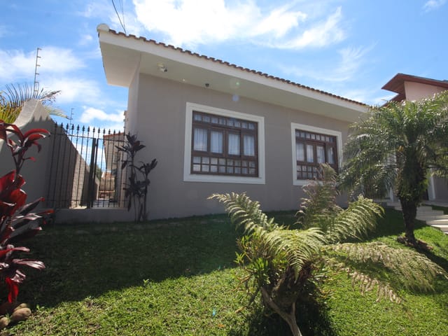 Casa com 675m² 3 quartos e 4 banheiros, à venda, no bairro Orfãs em Ponta Grossa
