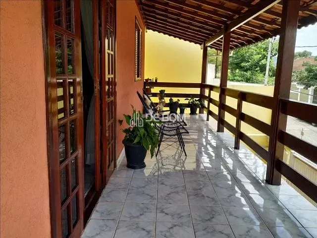 Casa com 300m² 3 quartos e 3 banheiros, à venda, no bairro São Geraldo em Poços de Caldas