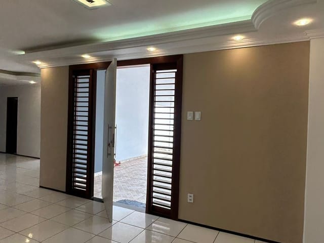 Casa 8 quartos e 6 banheiros, à venda ou para alugar, no bairro Renascença em São Luís