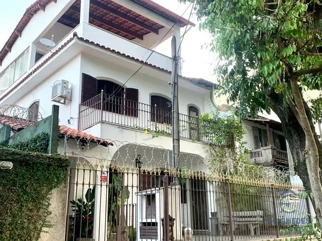 Casa com 300m² 4 quartos e 5 banheiros, à venda, no bairro Grajaú em Rio de Janeiro