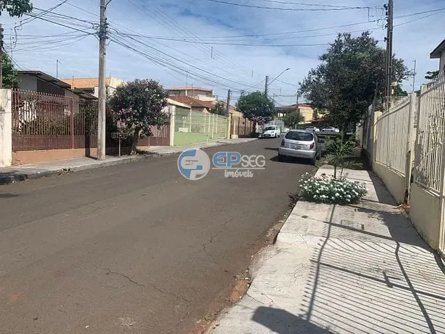 Casa com 300m² 3 quartos e 2 banheiros, à venda, no bairro Cambará em Londrina