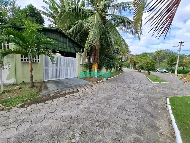 Casa 3 quartos e 2 banheiros, à venda, no bairro Maricá em Maricá