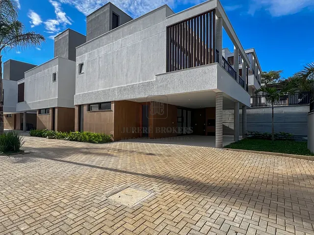 Casa 3 quartos e 4 banheiros, à venda, no bairro Cacupé em Florianópolis