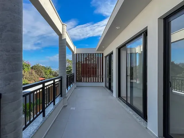Casa 3 quartos e 4 banheiros, à venda, no bairro Cacupé em Florianópolis