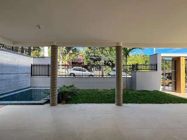 Casa 3 quartos e 4 banheiros, à venda, no bairro Cacupé em Florianópolis
