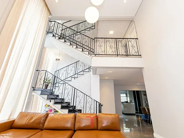 Casa com 310m² 5 quartos e 7 banheiros, à venda, no bairro Campo Comprido em Curitiba