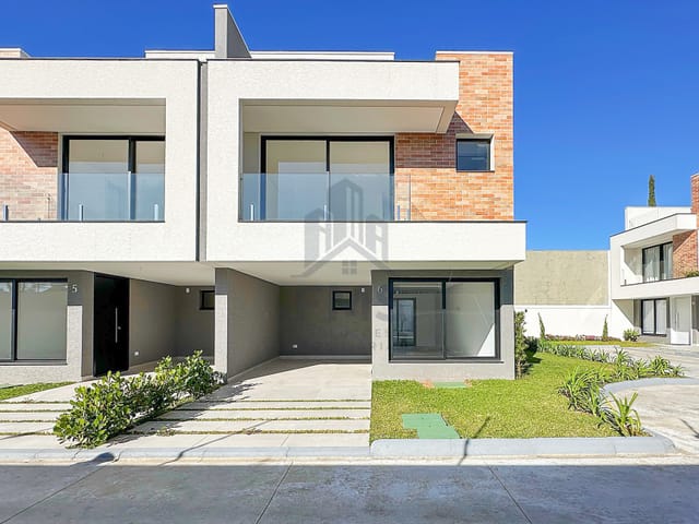 Casa 3 quartos e 3 banheiros, à venda, no bairro Santa Felicidade em Curitiba