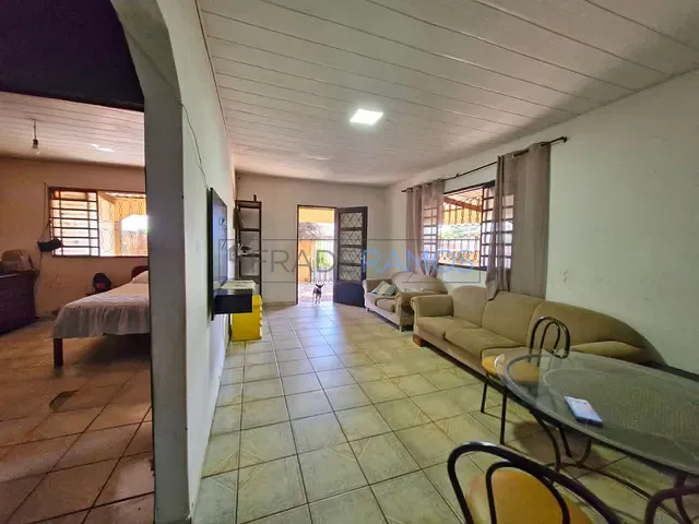 Casa com 360m² 3 quartos e 2 banheiros, à venda, no bairro Sítios Santa Luzia em Aparecida de Goiânia