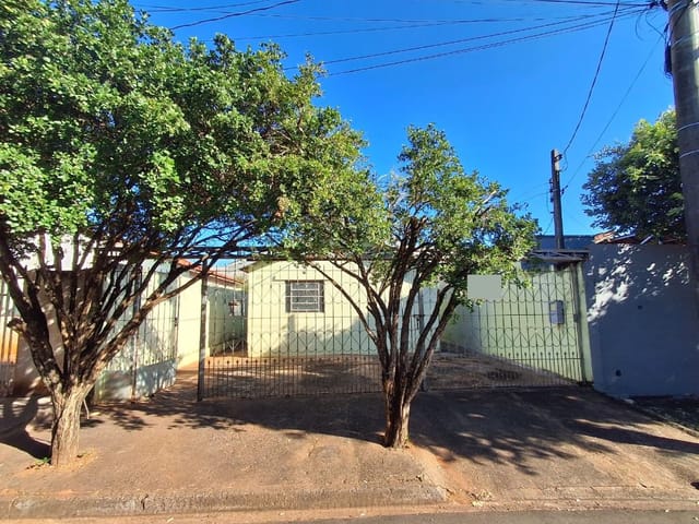 Casa com 170m² 3 quartos e 1 banheiro, à venda ou para alugar, no bairro Nucleo Habitacional Thereza Maria Barbieri em Birigui