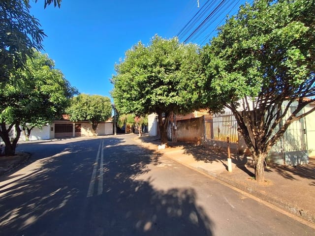 Casa com 170m² 3 quartos e 1 banheiro, à venda ou para alugar, no bairro Nucleo Habitacional Thereza Maria Barbieri em Birigui