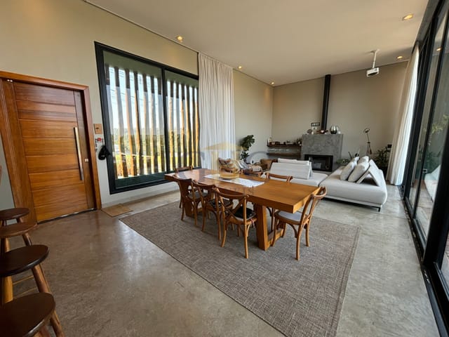 Casa com 1000m² 3 quartos e 4 banheiros, à venda, no bairro Residencial Fazenda Alta Vista em Salto de Pirapora