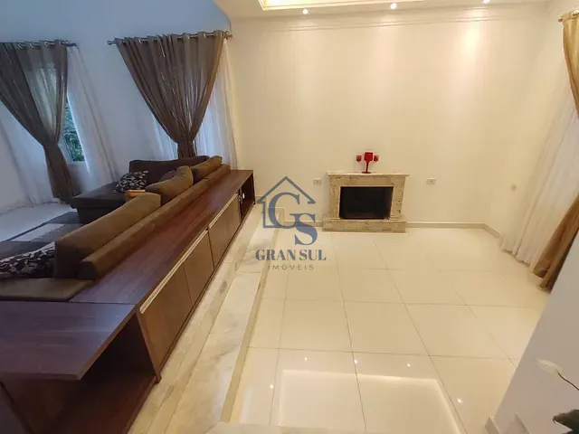 Casa com 800m² 3 quartos e 2 banheiros, à venda, no bairro Lagoa Grande em Embu-Guaçu