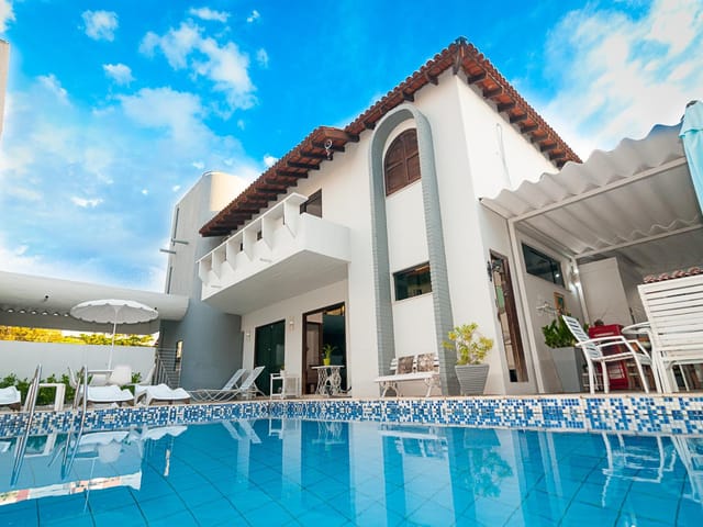 Casa com 413m² 5 quartos e 6 banheiros, à venda, no bairro Mata da Praia em Vitória