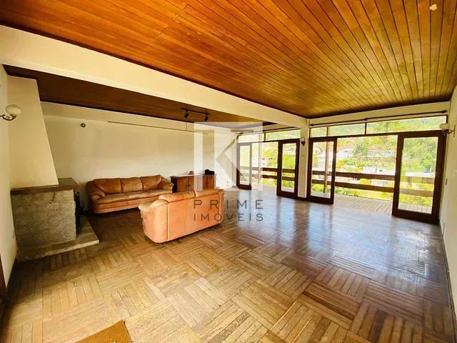 Casa com 1939m² 5 quartos e 1 banheiro, à venda, no bairro Agriões em Teresópolis