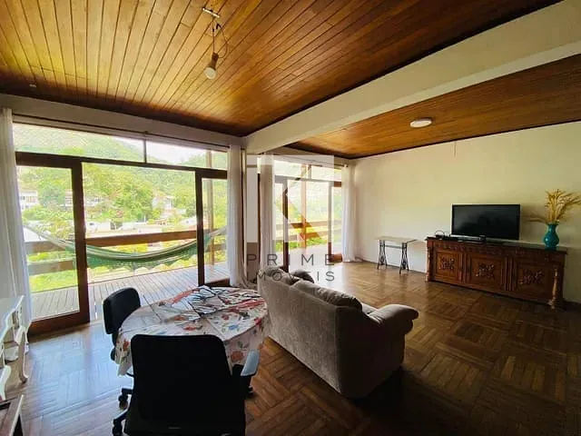 Casa com 1939m² 5 quartos e 1 banheiro, à venda, no bairro Agriões em Teresópolis