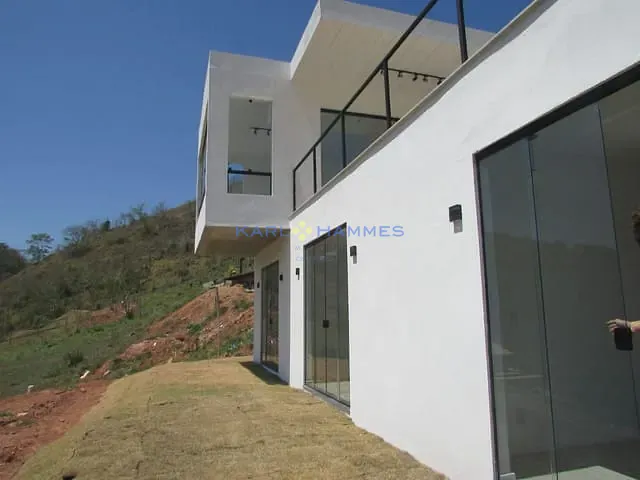Casa com 1955m² 3 quartos e 3 banheiros, à venda, no bairro Pedro do Rio em Petrópolis