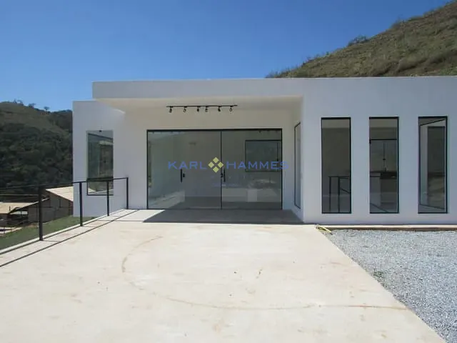 Casa com 1955m² 3 quartos e 3 banheiros, à venda, no bairro Pedro do Rio em Petrópolis