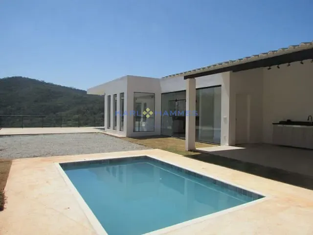 Casa com 1955m² 3 quartos e 3 banheiros, à venda, no bairro Pedro do Rio em Petrópolis