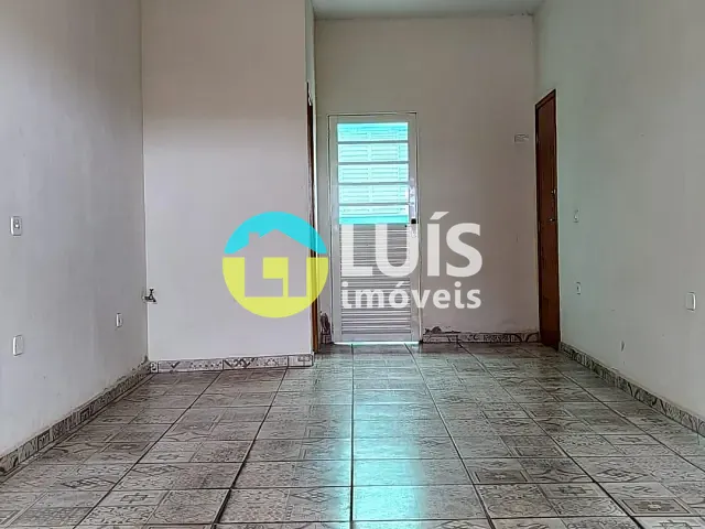Casa 2 quartos e 2 banheiros, para alugar, no bairro Centro em Guaranésia