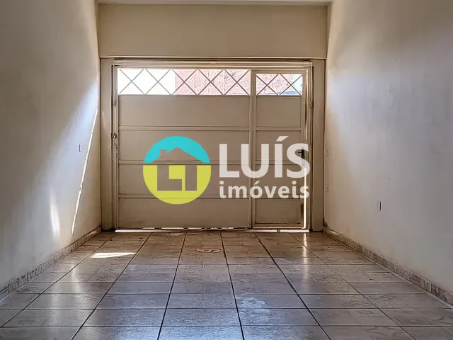Casa 2 quartos e 2 banheiros, para alugar, no bairro Centro em Guaranésia