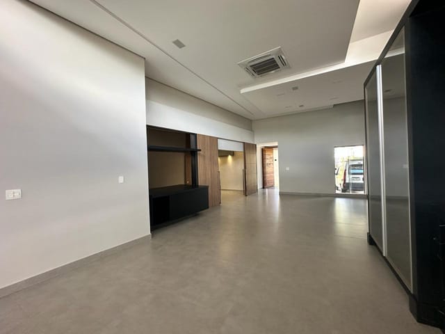Casa com 620m² 4 quartos e 6 banheiros, à venda, no bairro Vivendas do Arvoredo em Londrina